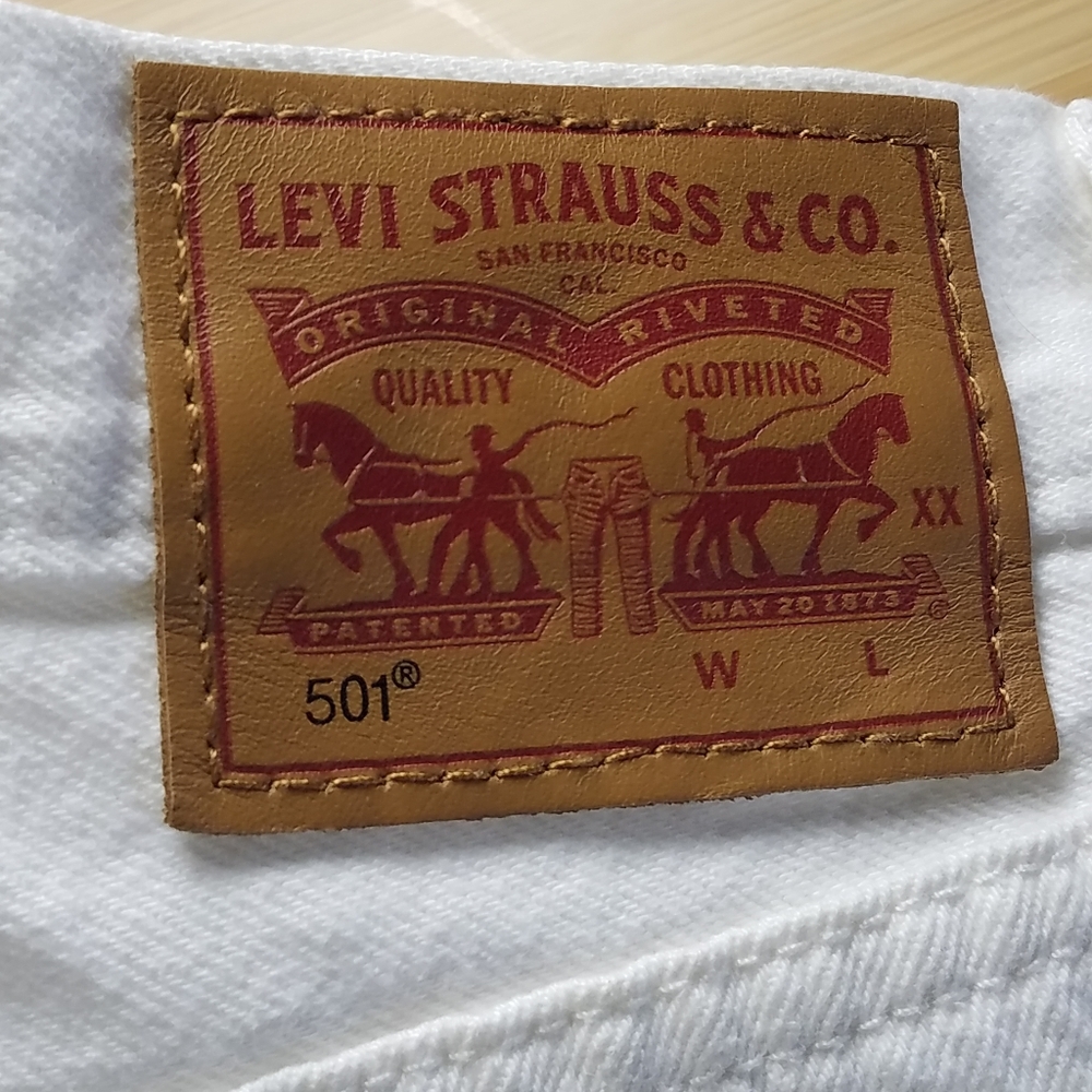 Levi's 501 White Cut Off Distressed Raw Hem Shorts Size 25 - Picture 7 of 7